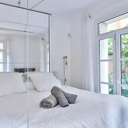 Superb T1bis At 1min From The Metro Porte St-ouen Apartment *