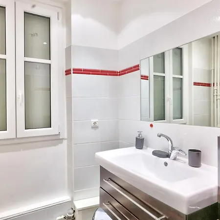 Superb T1bis At 1min From The Metro Porte St-ouen Apartment *