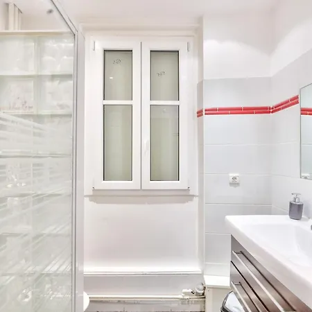 Superb T1bis At 1min From The Metro Porte St-ouen Apartment
